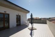 a terrazzo con accesso dal soggiorno - attico belvedere