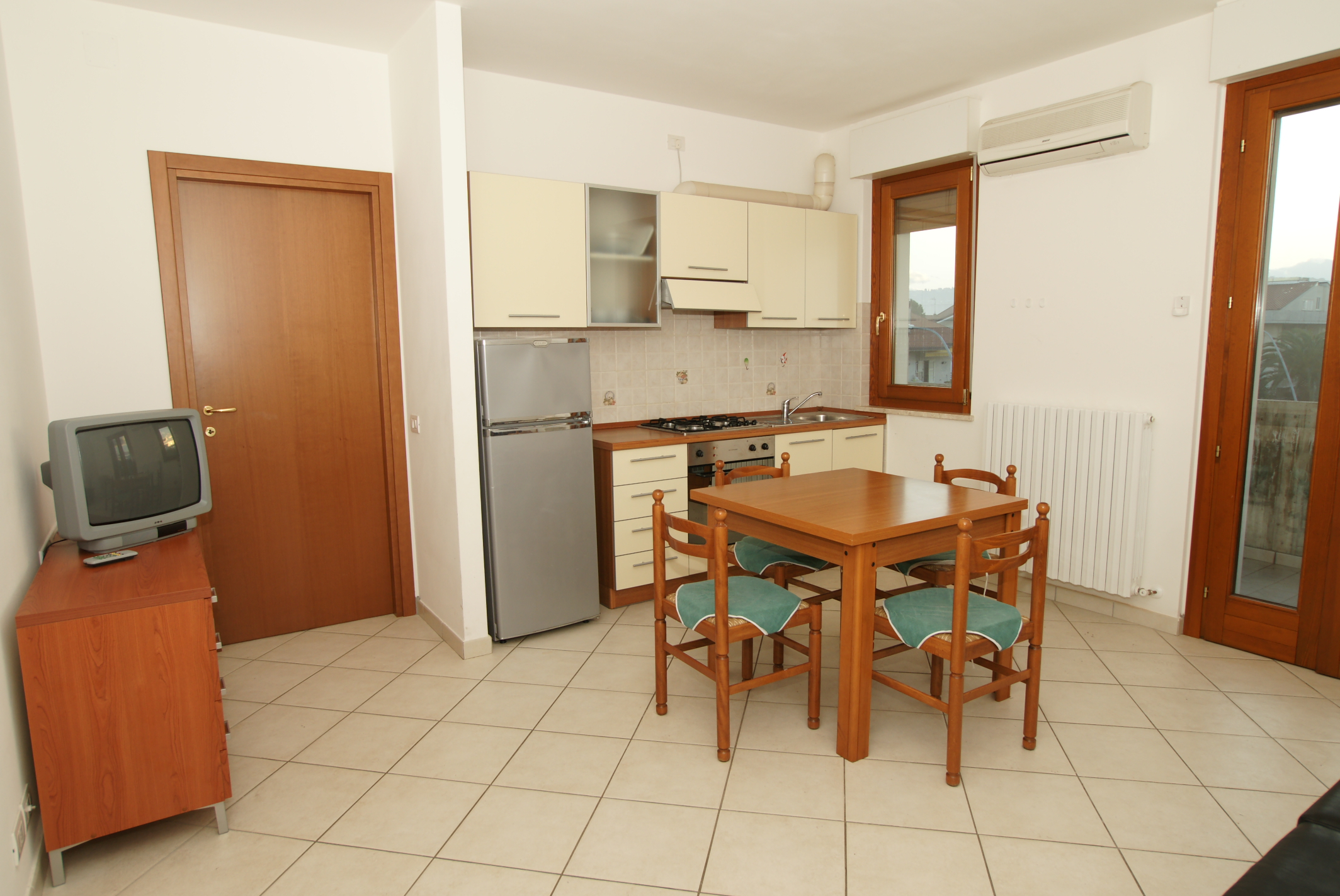 Arredo soggiorno angolo cottura : arredo soggiorno con angolo ...